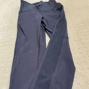 Wunder Under Lululemon with side paneling detail